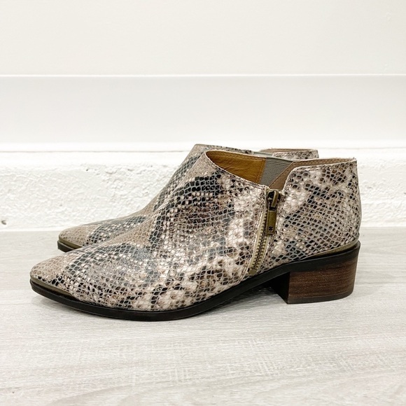 Lucky Brand Koben Ankle Bootie Western Stacked Heel Medium Beige Snake Print 8.5 - Picture 3 of 10